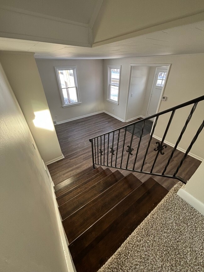 Building Photo - 311 Main St