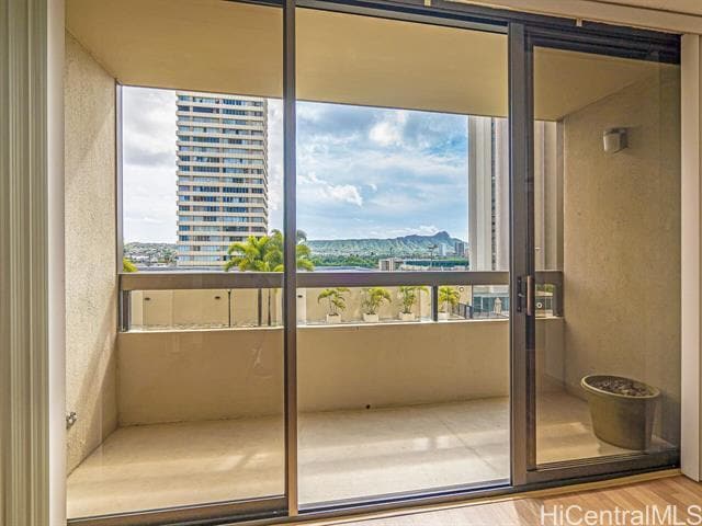 Building Photo - 2499 Kapiolani Blvd