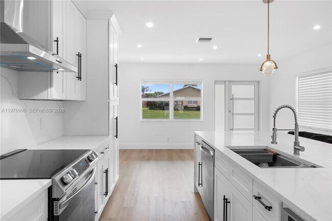 Photo - 461 SW 1st St House