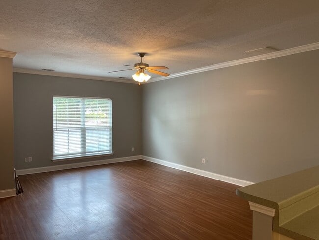 Building Photo - 273 Vining Way