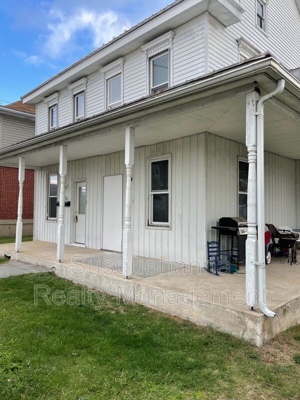 122 N Center St Unit 1st Floor, Cleona, PA 17042 Condo for Rent in Cleona, PA