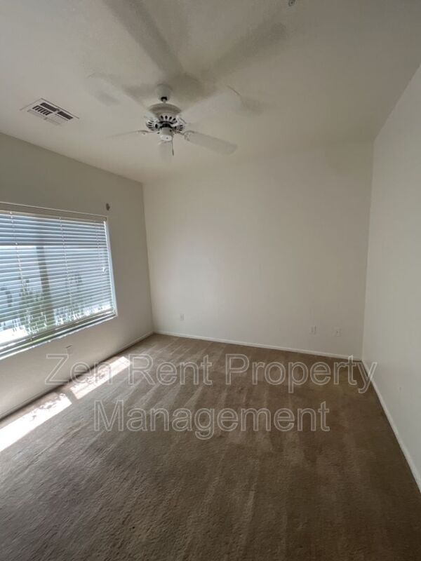 Foto del edificio - 1351 N Pleasant Dr