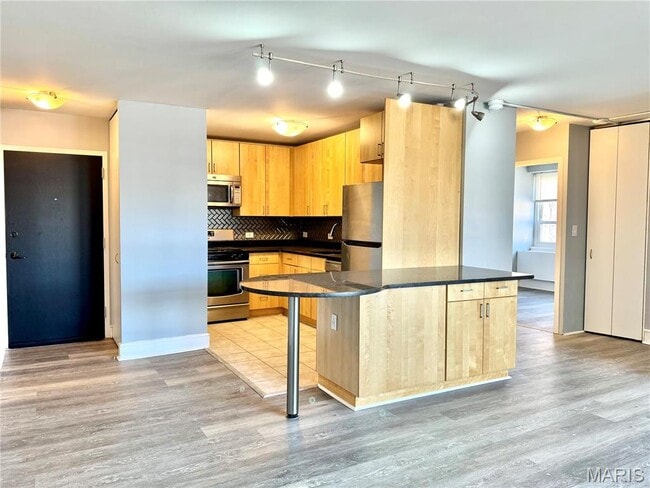 Building Photo - 210 N 17th St