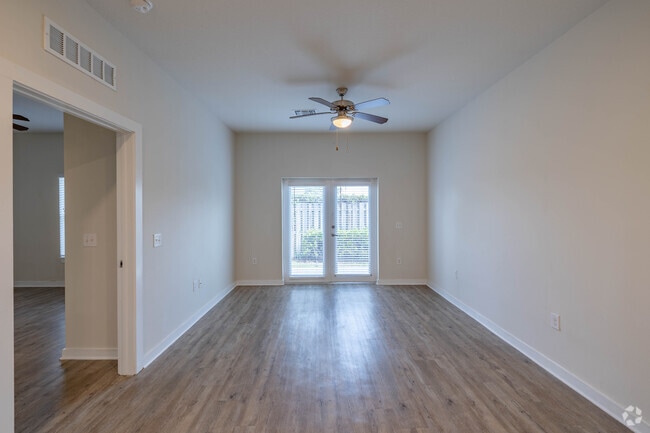 2BR, 2BA - 1,058SF - Living Room - Ambar Key