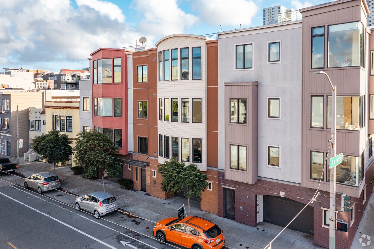 Primary Photo - 899 N Point St