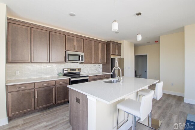 Building Photo - 126 Main St