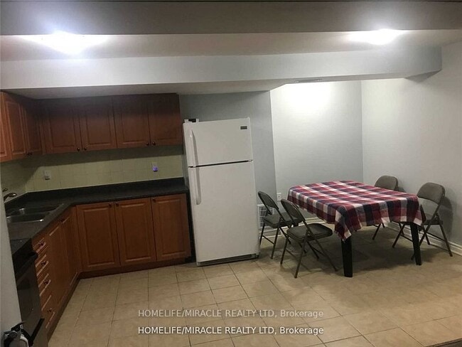 Building Photo - 93 Whitehouse Cres