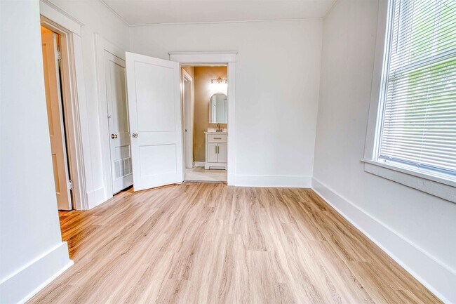 Building Photo - 820 N McNeil St