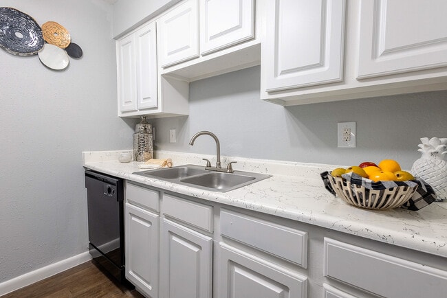 Building Photo - Steeplechase