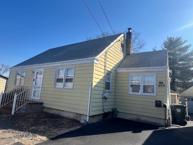 Building Photo - 1424 Saint Georges Ave