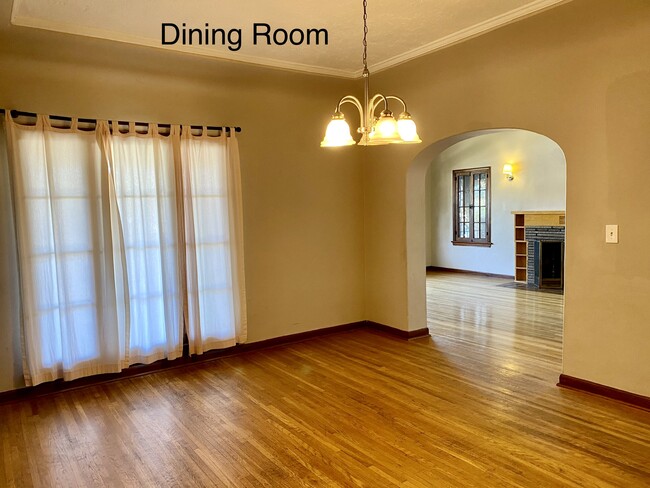 Dining room - 948 N Howard St