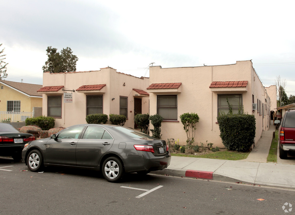 Building Photo - 6345-6347 Marconi St