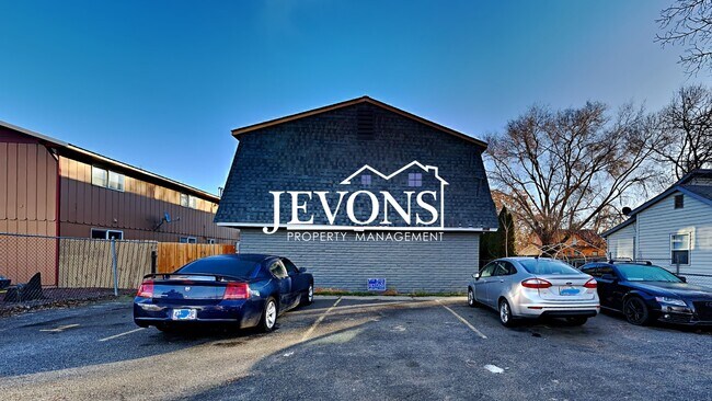 Building Photo - 607 N 6th Ave