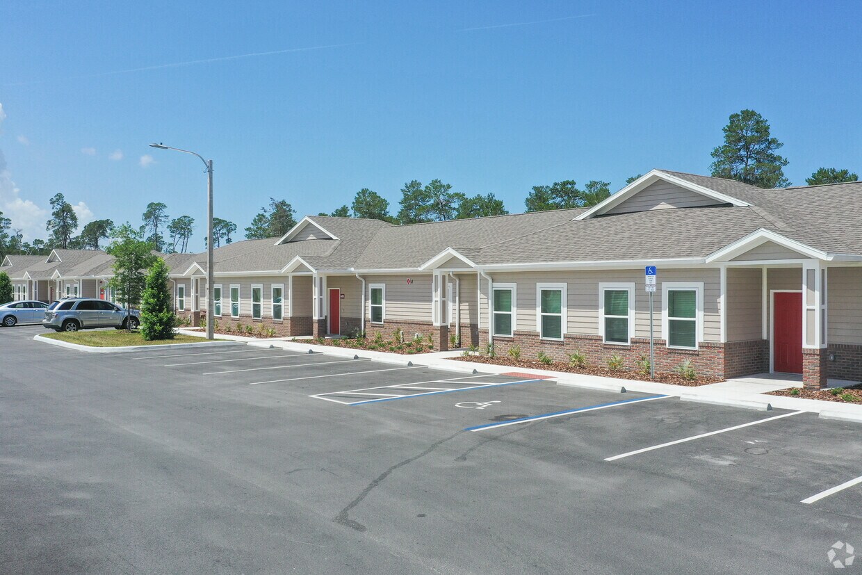 Promenade at Grande Park Apartments in Weeki Wachee, FL