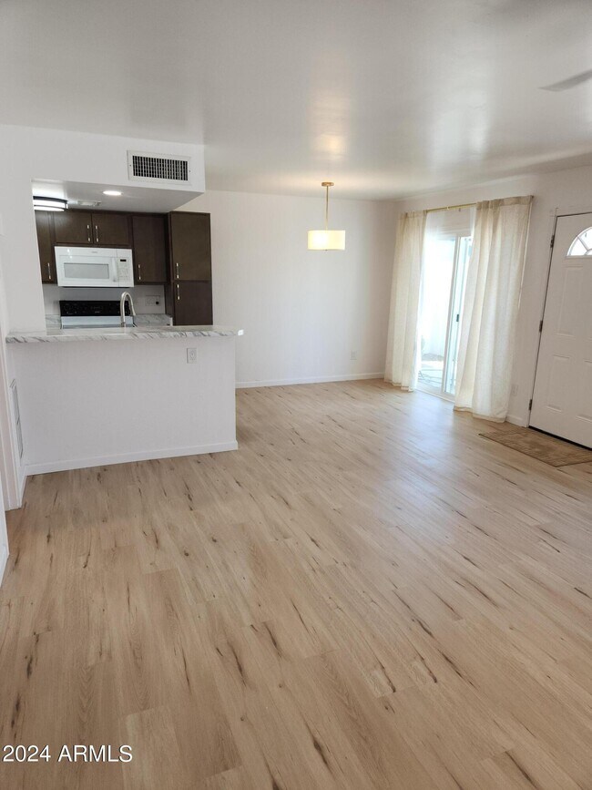 Foto del edificio - 736 N Central Ave