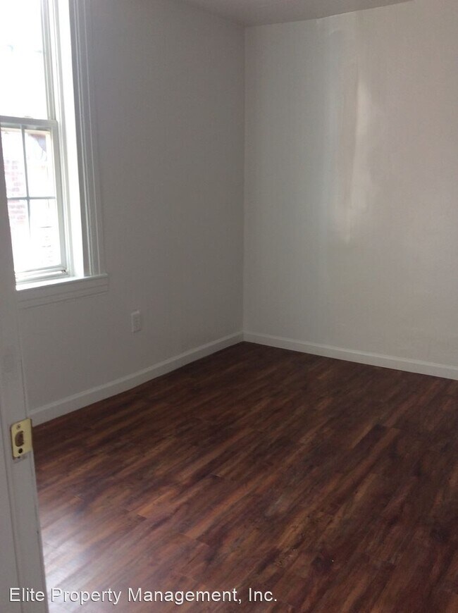 Building Photo - 2 br, 1 bath House - 256 E King St., Apt. 2
