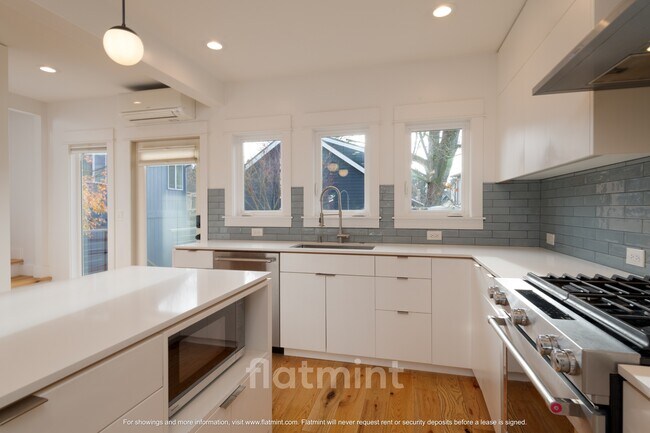 Building Photo - 2315 N 56th St