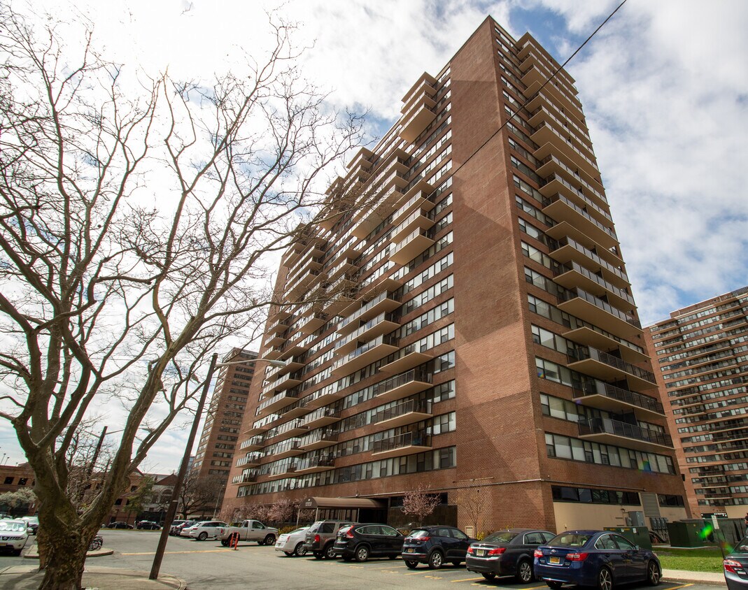 Primary Photo - 270 Marin Blvd