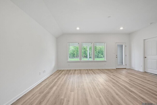 Foto del edificio - 15820 Loussier Dr