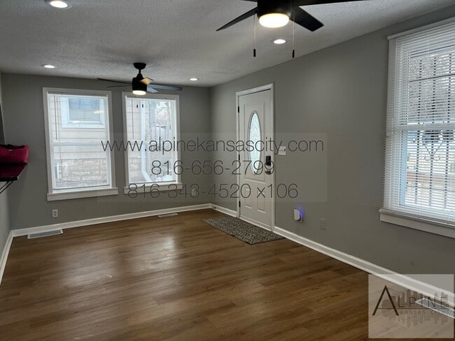 Building Photo - Beautifully Updated Home! Fenced! Vouchers OK!