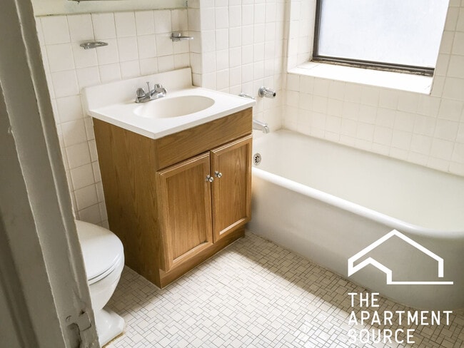 Foto del edificio - 540 W Briar Pl