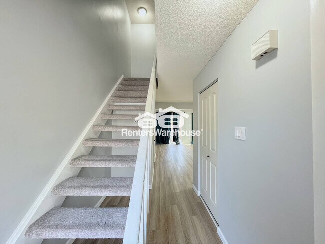 Foto del edificio - 5031 Clairmont Ct