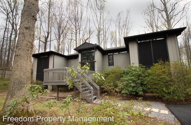 Building Photo - 4 br, 3 bath House - 7213 Ridgeway Drive