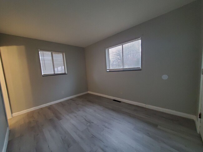 Fotografía del edificio - 706 N Broadway St