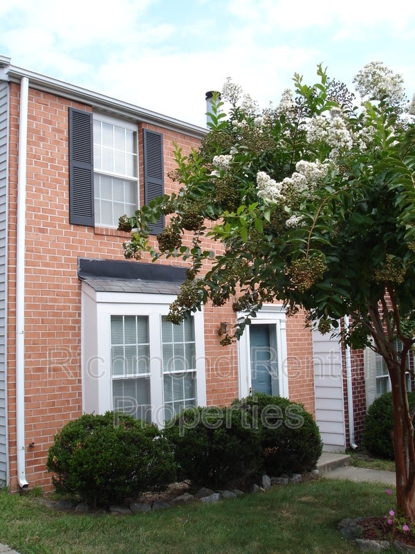 Foto del edificio - 7738 Pomeroy Ct