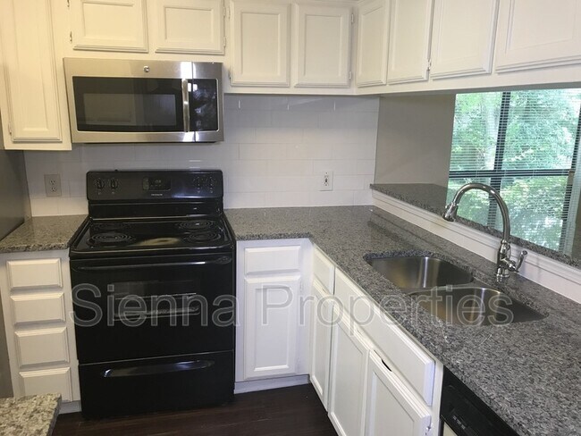 Building Photo - 3801 Menchaca Rd