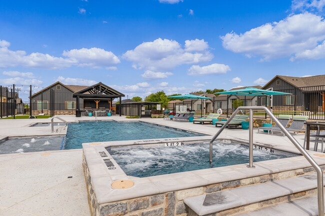 Building Photo - Avilla Rio Oaks