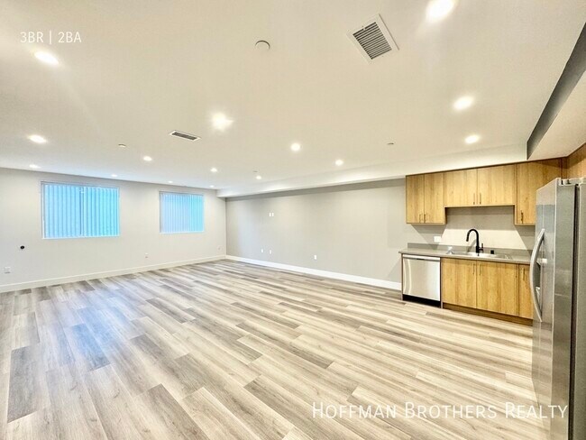 Building Photo - 11155 Huston St