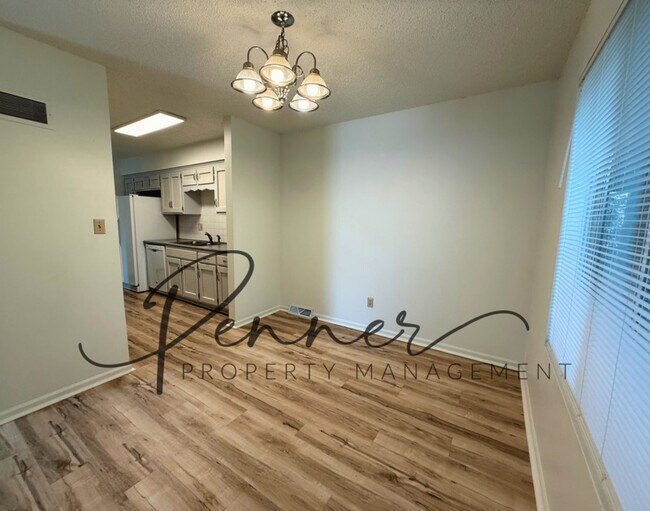 Foto del edificio - 1332 W 24TH