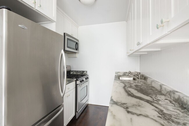 Photo - 310 E 46th St Apartment