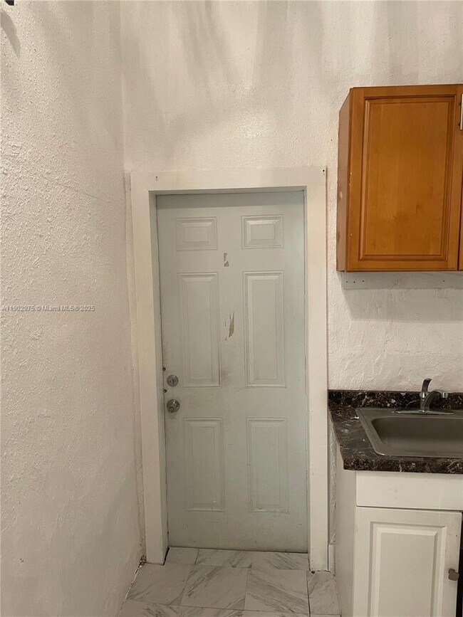 Foto del edificio - 640 NE 136th St