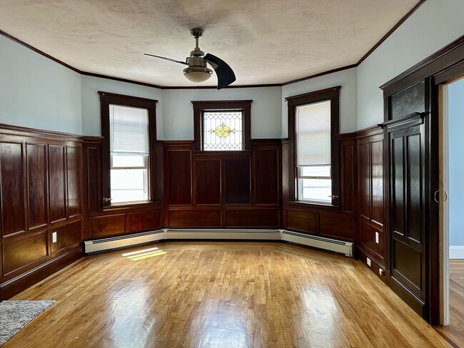 Building Photo - 55 Lithgow St