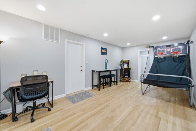 Building Photo - 12804 W Playfield Dr