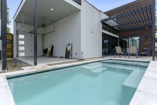 Building Photo - 1194 Comal St