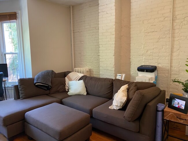 Building Photo - 17 Dartmouth Plz