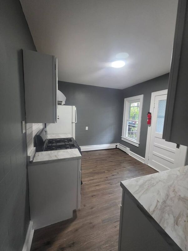 Building Photo - 532 Alder St