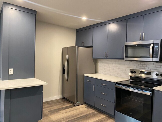 Building Photo - RENOVATED 4 BEDROOM