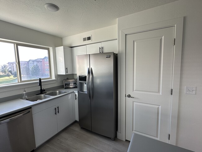 Kitchen, pantry - 1055 W 1033 N