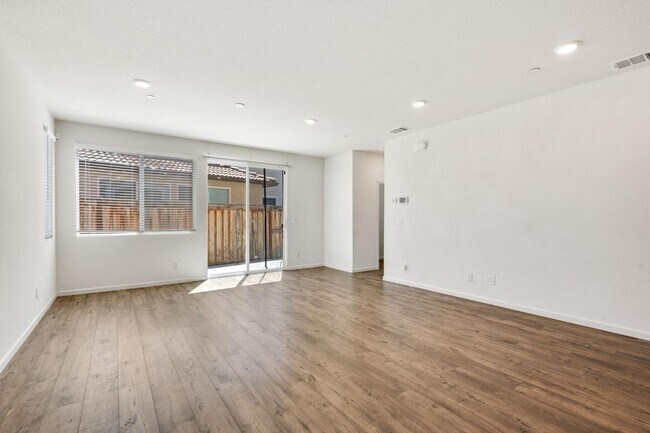 Foto del edificio - 1120 Lincolnshire Cir