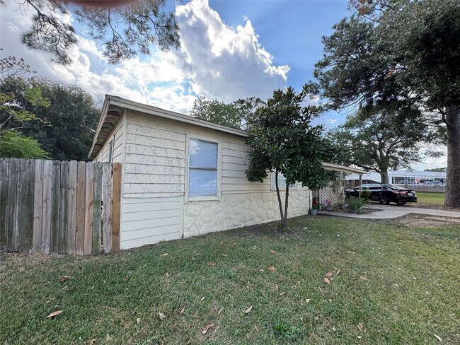 Foto del edificio - 4511 S Main St