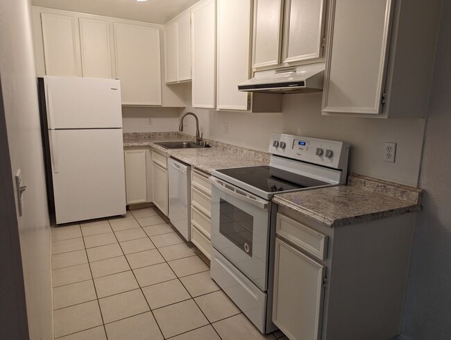 Building Photo - Beautiful Palm Springs Villas II Condo