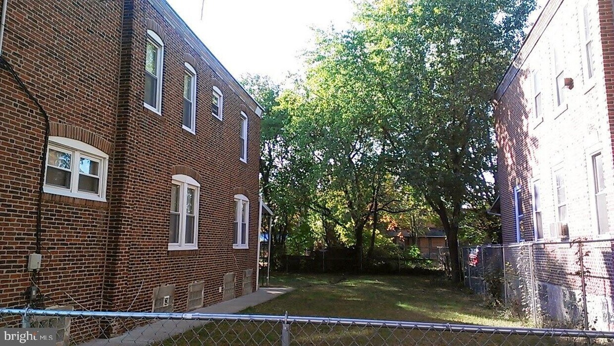 Primary Photo - 1270 Decatur St