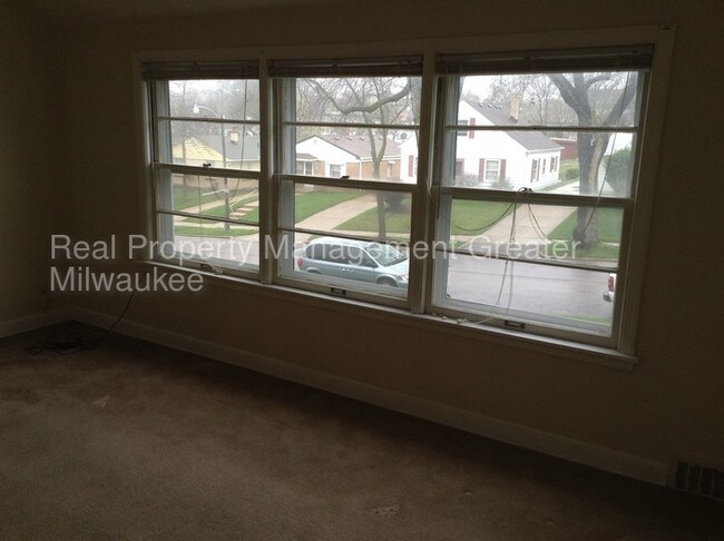 Building Photo - 524 N 90th St