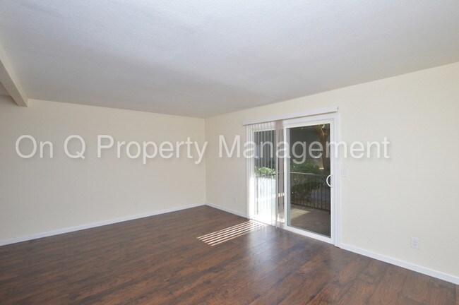 Building Photo - 740 W Elm St