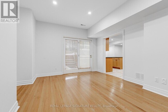 Photo du bâtiment - 44 Thatcher Ave