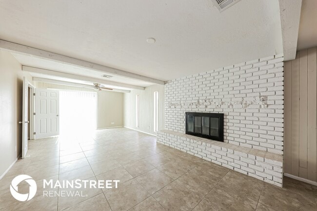 Building Photo - 4023 W Townley Ave